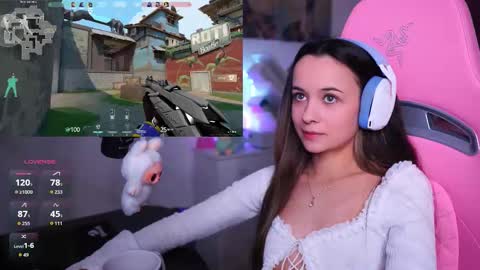 Snapshot of juicy___angel chatting on 01-10-26, 02:41 Angelina online show from 01-10-26, 02:41