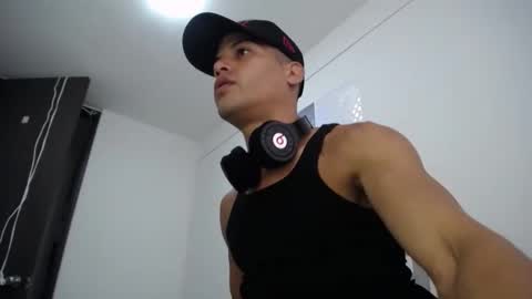 Snapshot of juicy_boy22 chatting on 01-26-25, 04:30 Miguel online show from 01-26-25, 04:30