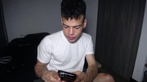 Snapshot of juicy_boy22 chatting on 09-25-25, 02:37 Miguel online show from 09-25-25, 02:37