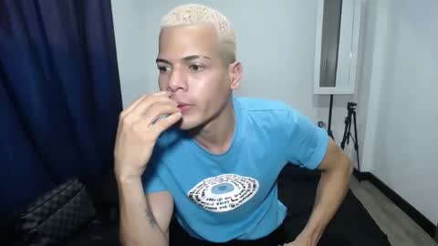 Snapshot of juicy_boy22 chatting on 10-26-25, 09:31 Miguel online show from 10-26-25, 09:31