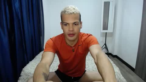 Snapshot of juicy_boy22 chatting on 11-28-25, 01:52 Miguel online show from 11-28-25, 01:52