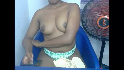 Snapshot of juicynwetx chatting on 12-02-25, 06:03 juicynwetx online show from 12-02-25, 06:03