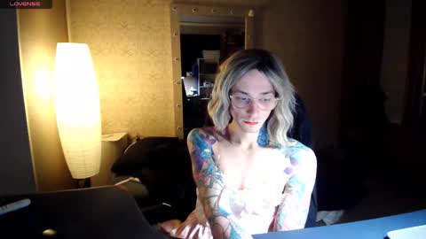 Snapshot of juleea_doll chatting on 11-21-25, 06:39 Julia online show from 11-21-25, 06:39