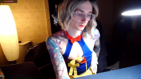Snapshot of juleea_doll chatting on 11-28-25, 07:49 Julia online show from 11-28-25, 07:49