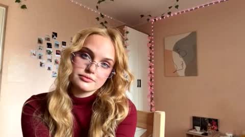 Snapshot of juleemuhlestein chatting on 03-14-26, 11:37 Alana online show from 03-14-26, 11:37