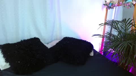 Jules and Gia online show from 01-12-25, 01:58