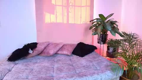 Jules and Gia online show from 11-09-25, 08:40