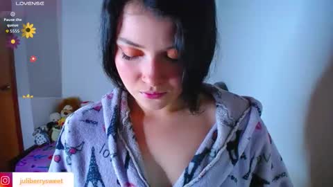 Snapshot of juli05star chatting on 10-17-25, 12:47 Juliana online show from 10-17-25, 12:47