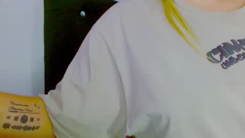  Juliana Torres  online show from 10-31-25, 09:38