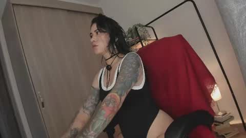Juli Modelo Independiente online show from 06-17-26, 04:52