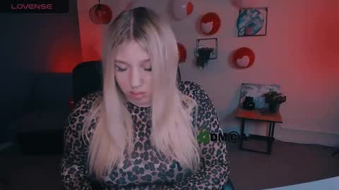 juli kisss online show from 02-21-25, 09:34