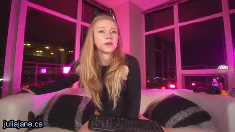 Snapshot of julia_jane chatting on 12-04-24, 03:26 Julia Jane online show from 12-04-24, 03:26