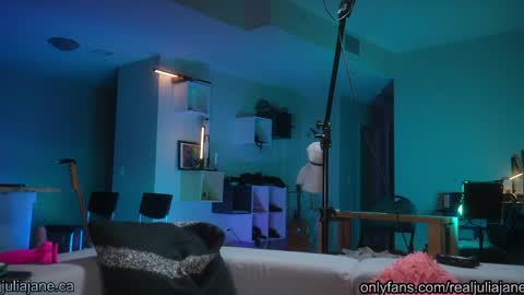 Julia Jane online show from 04-16-26, 02:56