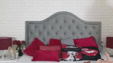 Julia online show from 09-26-25, 05:00