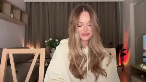 Julia R Le online show from 11-28-25, 10:56