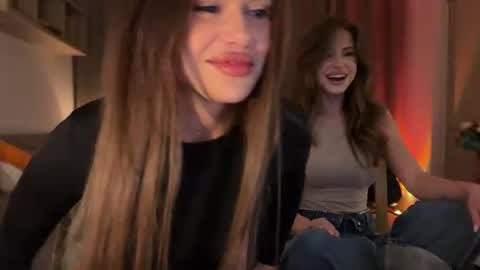 Julia R Le online show from 06-12-26, 09:03