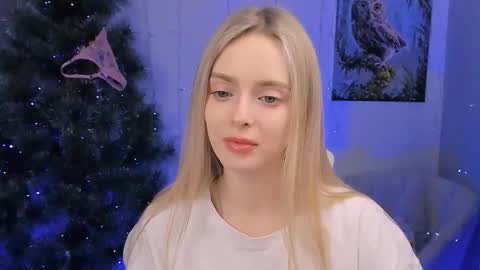 Snapshot of juliabrewwer chatting on 12-19-25, 02:46 Julia online show from 12-19-25, 02:46