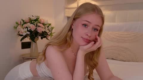 JuliaJae1 online show from 04-22-26, 09:05