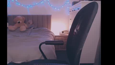 julialiones online show from 01-31-25, 05:53