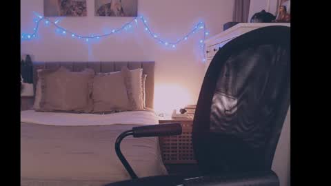 julialiones online show from 02-03-25, 05:46