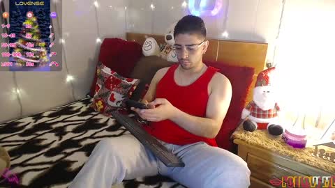 Snapshot of julian1225_ chatting on 12-11-24, 06:52 Julian online show from 12-11-24, 06:52
