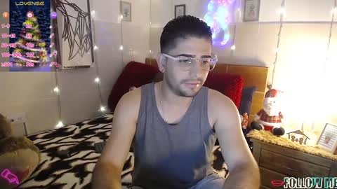 Snapshot of julian1225_ chatting on 12-13-24, 04:49 Julian online show from 12-13-24, 04:49