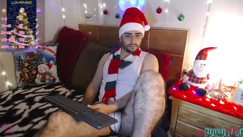 Snapshot of julian1225_ chatting on 12-22-24, 01:01 Julian online show from 12-22-24, 01:01