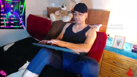 Snapshot of julian1225_ chatting on 02-08-25, 05:50 Julian online show from 02-08-25, 05:50