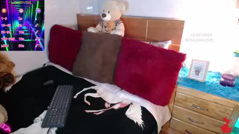 Snapshot of julian1225_ chatting on 02-13-25, 01:50 Julian online show from 02-13-25, 01:50