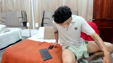 Snapshot of julian_billy chatting on 01-03-25, 02:51 julian billy online show from 01-03-25, 02:51