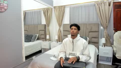 Snapshot of julian_billy chatting on 01-08-25, 11:32 julian billy online show from 01-08-25, 11:32