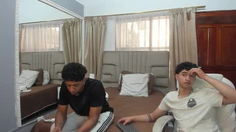 Snapshot of julian_billy chatting on 02-12-25, 02:43 julian billy online show from 02-12-25, 02:43