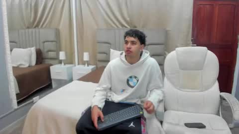 Snapshot of julian_billy chatting on 02-16-25, 12:10 julian billy online show from 02-16-25, 12:10