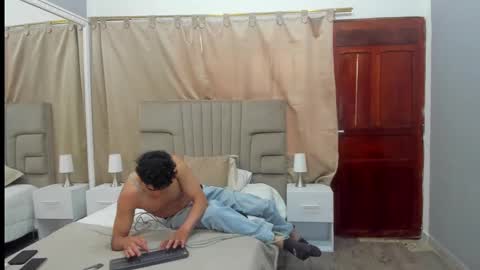 Snapshot of julian_billy chatting on 03-04-25, 02:21 julian billy online show from 03-04-25, 02:21