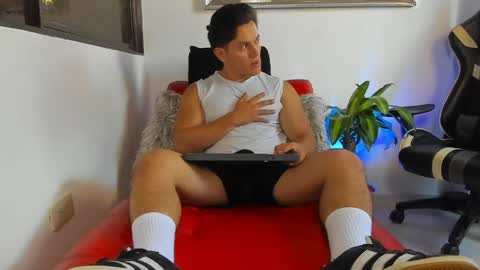Snapshot of julian_wallace chatting on 04-30-26, 04:24 julian_wallace online show from 04-30-26, 04:24