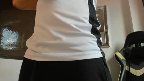Snapshot of julian_wallace chatting on 05-03-26, 06:03 julian_wallace online show from 05-03-26, 06:03