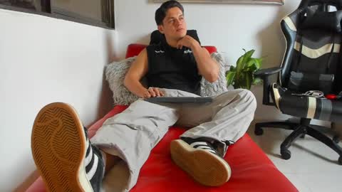 Snapshot of julian_wallace chatting on 05-04-26, 06:26 julian_wallace online show from 05-04-26, 06:26