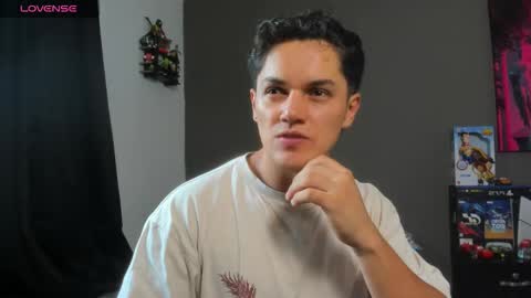 Snapshot of julian_wallace chatting on 05-28-26, 08:50 julian_wallace online show from 05-28-26, 08:50