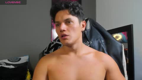 Snapshot of julian_wallace chatting on 06-11-26, 04:16 julian_wallace online show from 06-11-26, 04:16