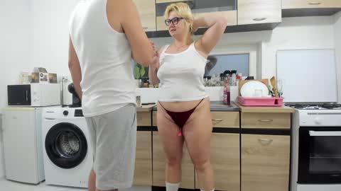 Snapshot of juliana35 chatting on 12-14-24, 05:07 juliana35 online show from 12-14-24, 05:07