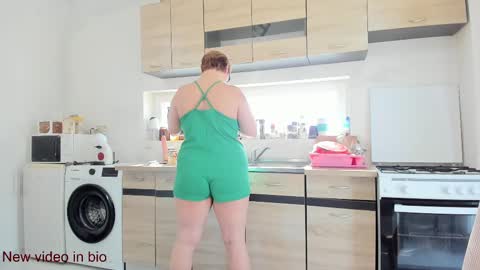 Snapshot of juliana35 chatting on 02-19-25, 11:06 juliana35 online show from 02-19-25, 11:06