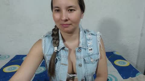 Snapshot of juliana_soto1 chatting on 09-17-25, 11:12 Juli online show from 09-17-25, 11:12