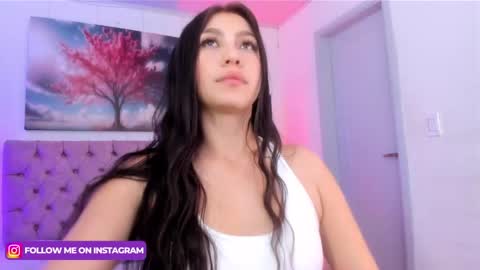 Snapshot of julianaa_castro chatting on 02-18-25, 05:53 JULIANA CASTRO online show from 02-18-25, 05:53