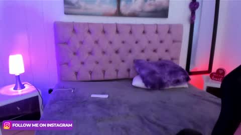 Snapshot of julianaa_castro chatting on 02-21-25, 06:04 JULIANA CASTRO online show from 02-21-25, 06:04