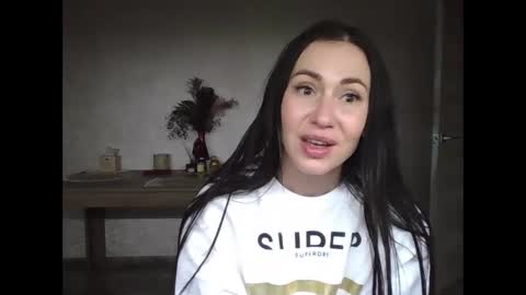 julianagold1 online show from 12-15-24, 03:53