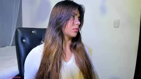 Snapshot of julianasalazar chatting on 01-07-26, 10:01 camila online show from 01-07-26, 10:01