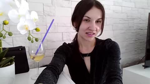 Julia online show from 06-08-26, 02:39