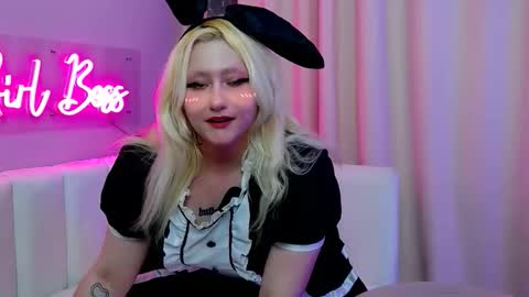 Snapshot of juliasharkk chatting on 10-26-25, 09:21 JuliaSharkk online show from 10-26-25, 09:21