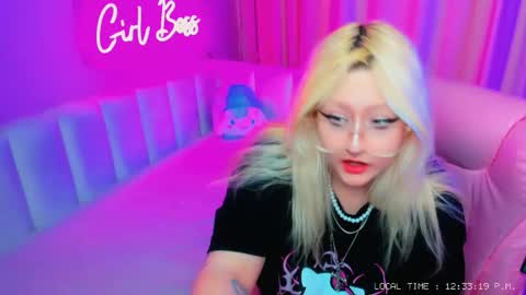 Snapshot of juliasharkk chatting on 11-11-25, 10:32 JuliaSharkk online show from 11-11-25, 10:32