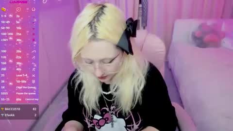 Snapshot of juliasharkk chatting on 11-20-25, 09:58 JuliaSharkk online show from 11-20-25, 09:58